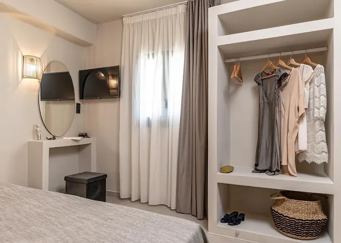 Golden With Private Pool * Βίβλος